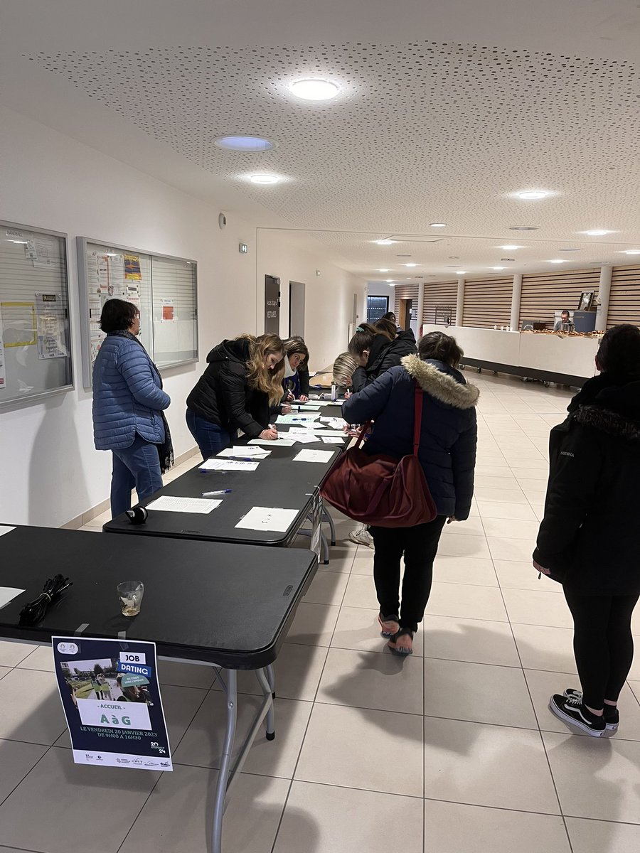 PoleE_Victor's tweet image. Tout est prêt et les candidats commencent à arriver ! Avec @poleemploi_PDL et l’USF Tennis de Table de la Ferriere la matinée va être sportive !
