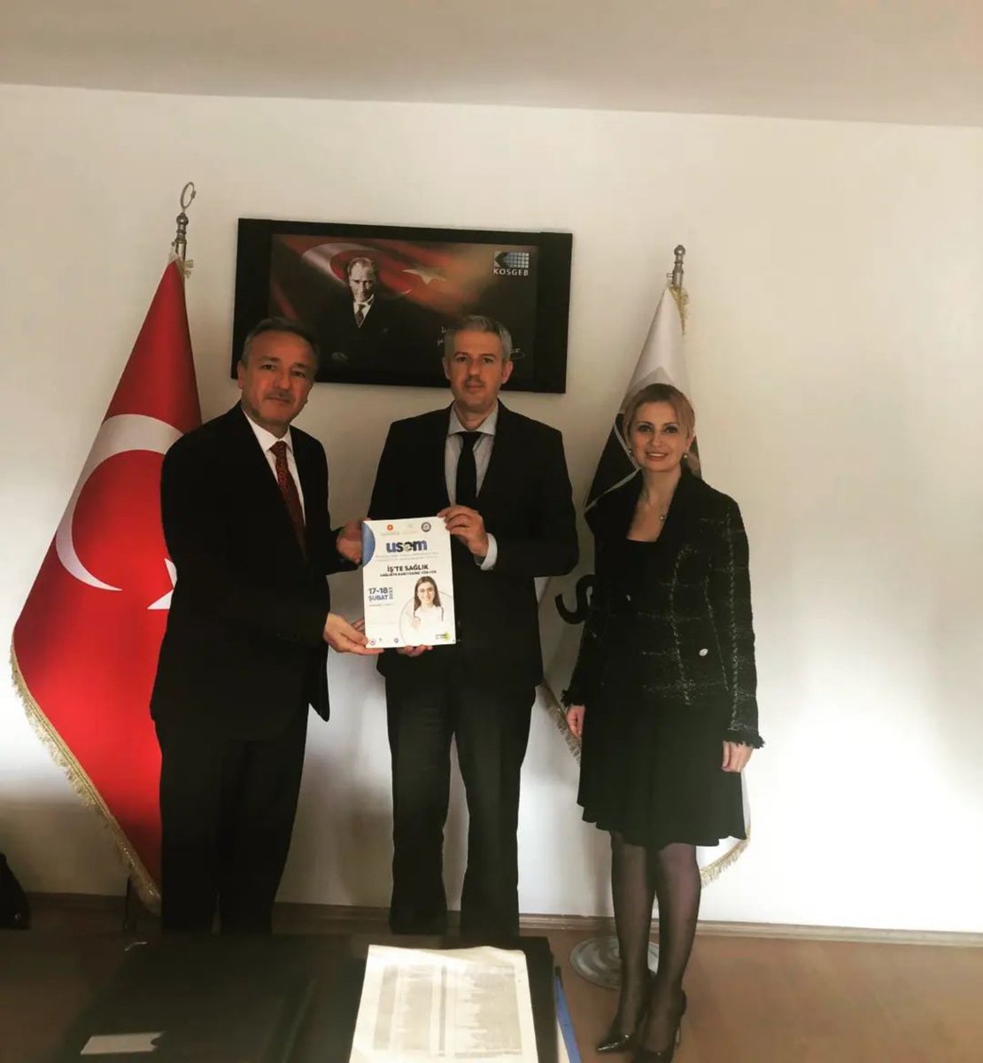 17-18 Şubat tarihleri arasında düzenlenecek olan Uluslararası Sağlık, Estetik ve Medikal Kariyer Fuarı ziyaretlerinde bugün KOSGEB İzmir İl Müdürü Levent Arslanı makamında ziyaret ettik. Sn. Arslan’a fuara ilişkin destekleri için teşekkür ederiz.