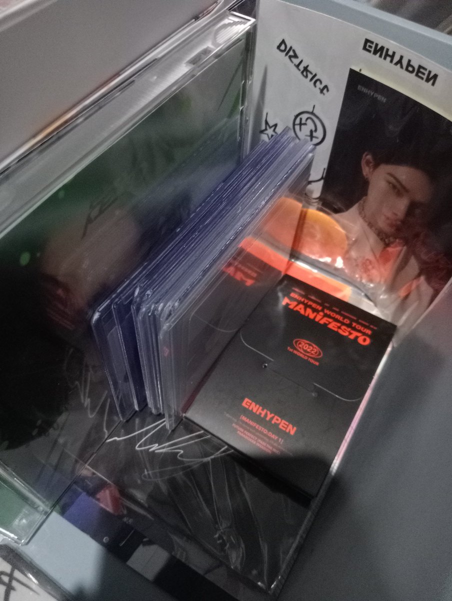nwjs_05's tweet photo. ENHYPEN MANIFESTO IN MANILA 

Hi Engenes! I will be giving away FREE RAMYEONZ WITH SPAM inspired banners and OFFICIAL PC &amp; merch on Feb 3! 

To claim: 
•rt and mbf 
• follow me &amp; @kris_service (show me proof is opt)
• dm for trade
• loc and time: tbh

#MANIFESTO_IN_MANILA https://t.co/vZQVb7oUc0