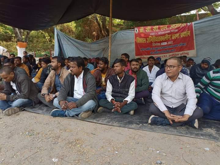 <a href="/rashtrapatibhvn/">President of India</a> <a href="/jhar_governor/">Governor of Jharkhand</a> <a href="/CoalIndiaHQ/">Coal India Limited</a> <a href="/BCCLofficial/">Bharat Coking Coal Limited</a> <a href="/mayur_jha/">Mayur Shekhar Jha</a> <a href="/pnsinghdhanbad/">Pashupati Nath Singh, MP, Dhanbad</a> <a href="/rajsinhabjp/">Raj Sinha</a> <a href="/purnimaasingh/">Purnima Niraj Singh</a> <a href="/RaginiSingh7007/">Ragini Singh</a> आज 61 दिनों से bccl अप्रेंटिस दिन रात धरना पर है।क्या माह माहिम राज्यपाल हमारा हाल चाल जानने नही आएंगे।धारना में।