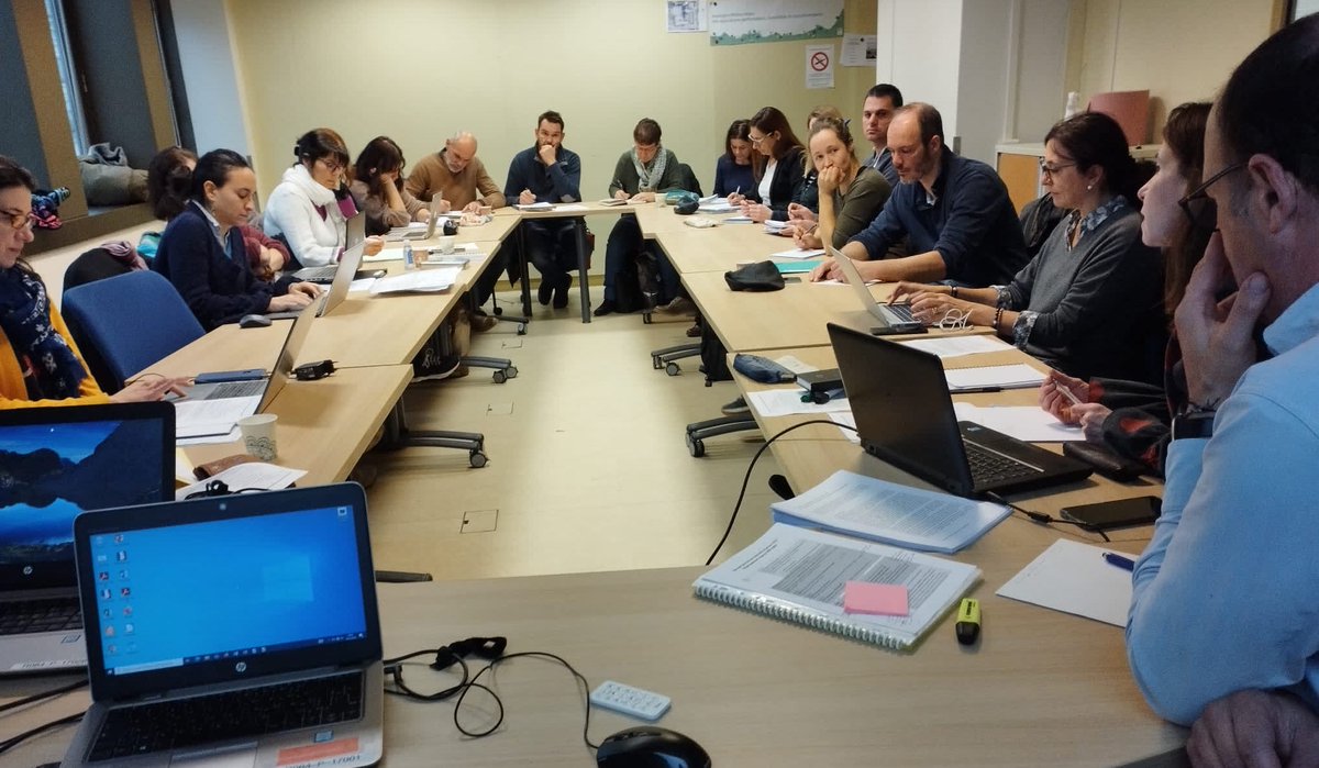 Cpeltiered's tweet photo. Journée de formation des référents locaux #EPA2 pour #EnseignementAgricole en #AuRA, c'est-à-dire des enseignants qui accompagnent des actions éducatives dans les établissements d'enseignement et de formation ... Initiative DRAAF-SRFD avec @InstitutAgroDjn @BergerieNat. https://t.co/79v23MQ1Go