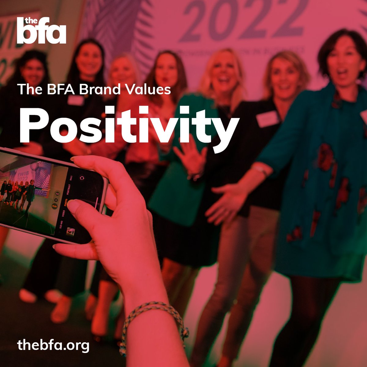 BFA_UK's tweet photo. Positivity breeds positivity.

It’s infectious.

We’re most definitely a glass-half-full kind of brand.

We use the power of positivity to make any situation a good situation for both ourselves and our community. 

#PracticePositivity #TheBFA #DiscoverYourTomorrow https://t.co/oHkA1EUqx7
