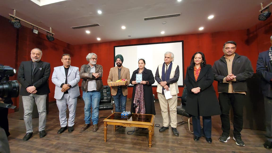 jeevanjyot20's tweet photo. The Nation@75 by @MajhaHouse .
Annual Memorial lecture and book release. https://t.co/SzUrAjYXOM