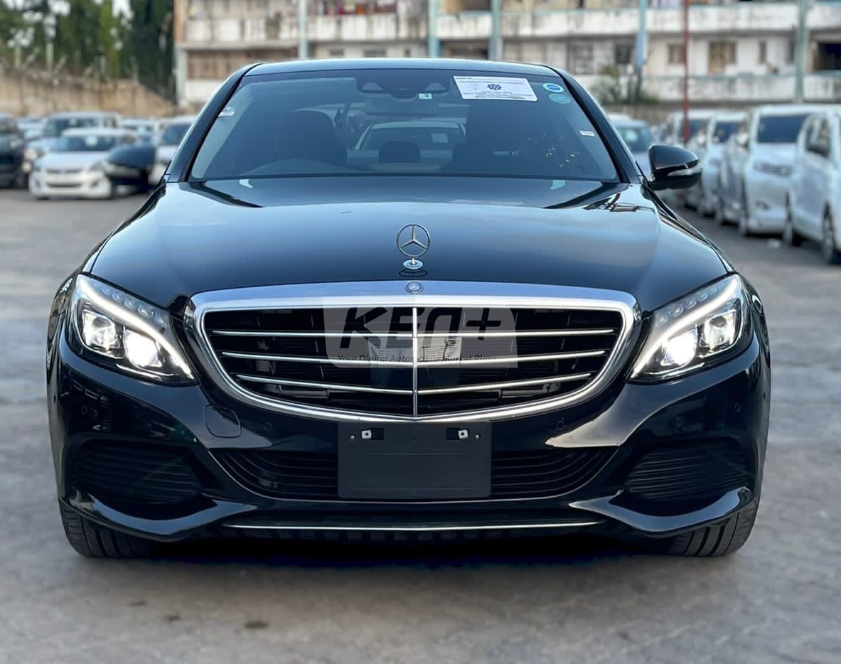 Kenplus_ke's tweet photo. Mercedes Benz C 200. 
Petrol
Automatic
2000cc
Duty Paid
Alloy Wheels
Stunning exterior. Powerful car. Luxurious. 
Call / WhatsApp: 0709322222 https://t.co/1J7k9Hsch9