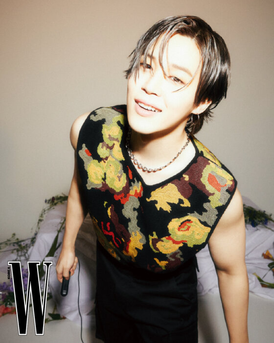 Shinyou88's tweet image. &quot;Jimin en pleine floraison&quot; Interview complète de Jimin par W Korea👇

Ou trouver le bonheur ?
&quot;Les ARMY c’est une réponse évidente, c&apos;est eux qui font de moi l&apos;homme le plus heureux de la planète, Nous avons été ensemble contre vents et marées, à travers les joies et les peines&quot;