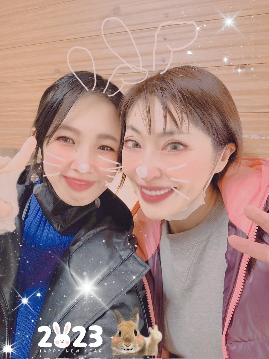 rp_kurotama's tweet photo. 今日は偶然の素敵な出逢い🍀
去年撮影でお逢いした🐰嶋崎かすみさん💗にお逢いしました🎵なかなか都会のこの広い世界で偶然って無いかも。
何かのご縁が引き寄せて下さった🍀
パワフルな元気を沢山頂きました🎵
@kasumi__0106 https://t.co/MR4B8AuU9F