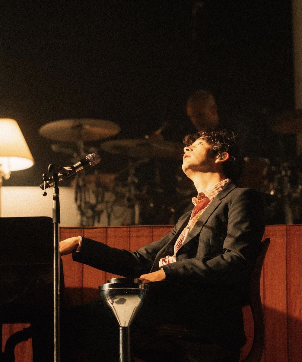 The 1975 Updates tweet media