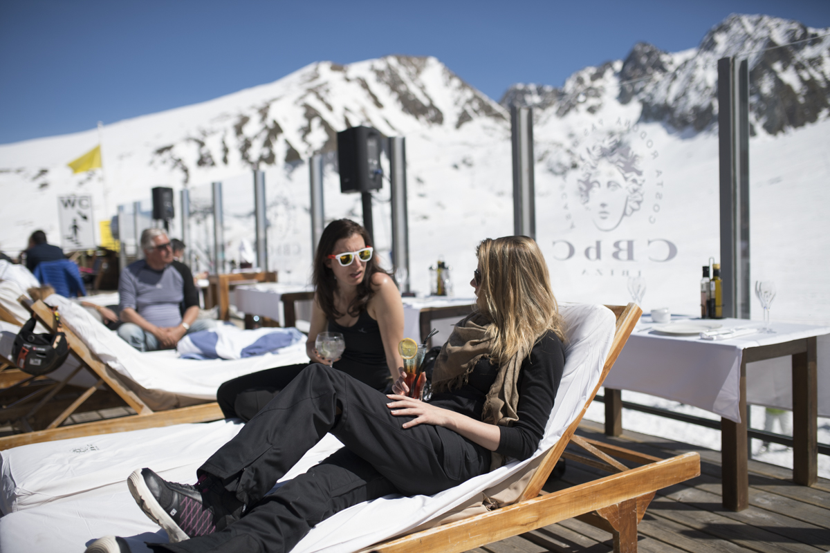 CBbC_Ibiza's tweet photo. ¡Buenos días a todos! Da igual que haya sol ☀️o nieve. ❄️ Tenemos el plan perfecto para ti.🥰 ¿Y tù? ¿Qué prefieres? 👇🏼 #FelizViernesATodos #CBbCGroup #Ibiza #Andorra https://t.co/n2MtEip3U3