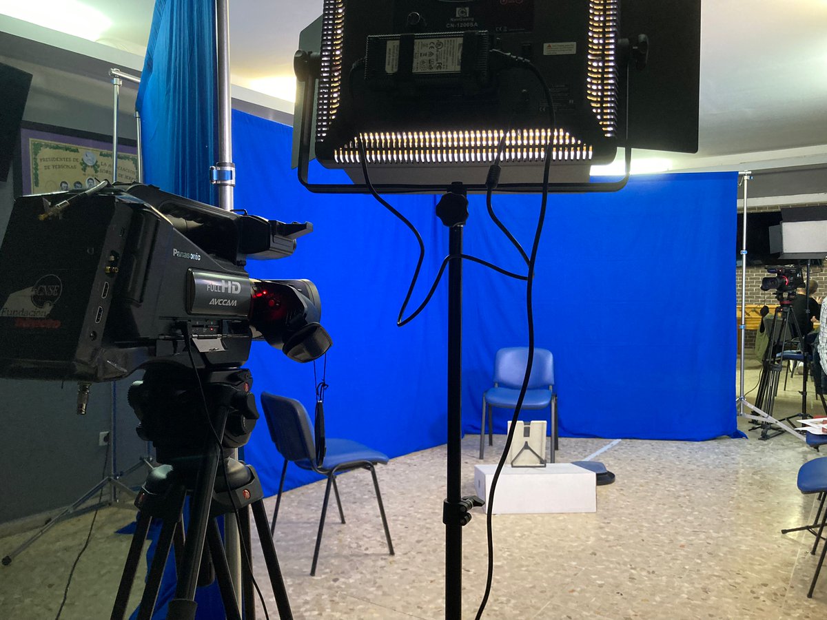 Colaboración de Fundación CNSE con APESORJE, grabaciones del #CORLSE en nuestra sede de APESORJE durante unos días con distintos socios/as con rangos de edades, realizando diversas entrevistas.