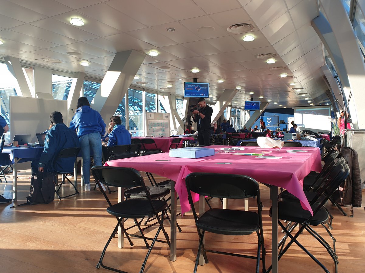 inria_grenoble's tweet image. [#hackAtech2023]

JOUR 2 ✌
Les participants arrivent petit à petit pour poursuivre le #marathon d&apos;#innovation ! 
Au programme : boulot, boulot, boulot 🤓 
Mais avant ça : séance de réveil pour bien commencer la journée #dynamique ⏰