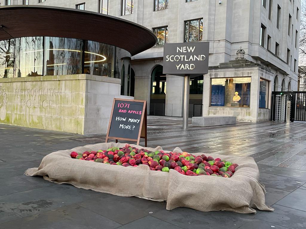 We're outside New Scotland Yard this morning asking, how many more #BadApples?
These 1071 rotten apples represent the number of #MetPolice officers who have been, or are currently, under investigation for allegations of domestic abuse or #VAWG.