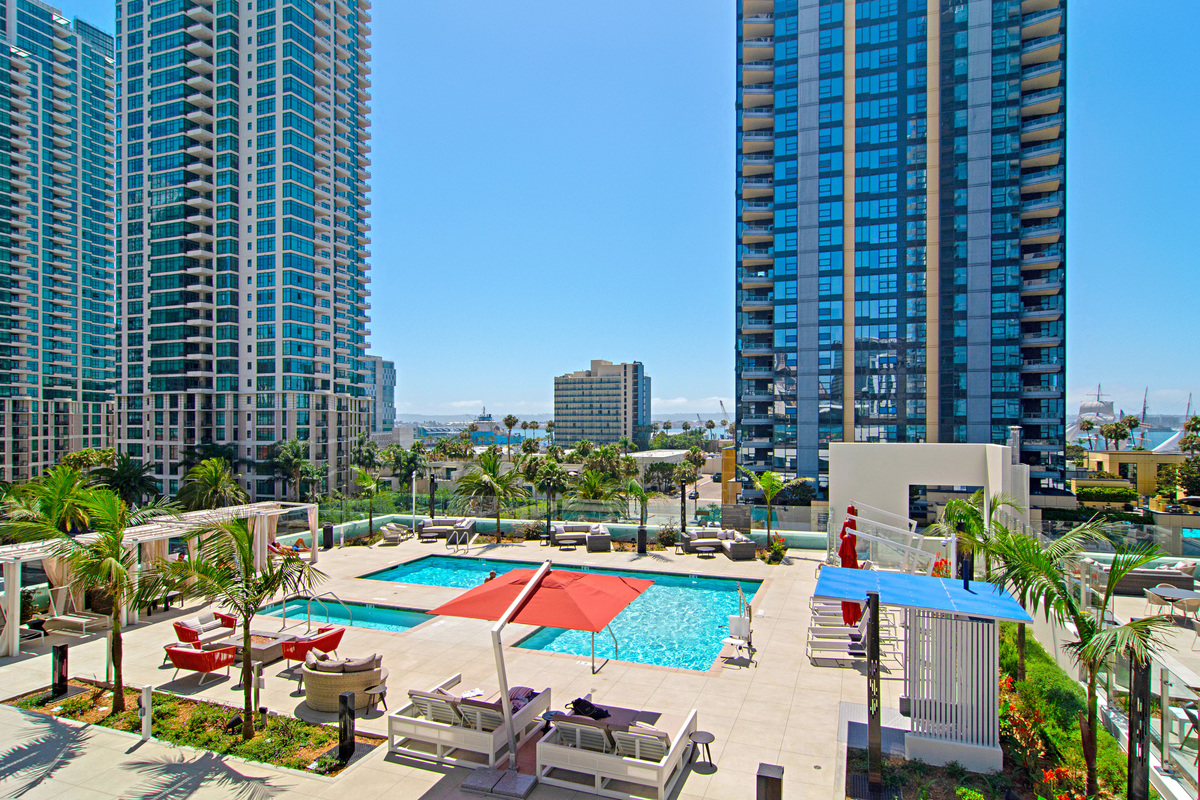 PremierCoastlHm's tweet photo. Feel like you're on vacation year round at Savina with resort-styled pool, Lounge w/ bay views, huge Fitness Ctr, sauna, steam room, pet retreat + more! 2 BR, 2 Bath SW End Unit with views of bay &amp; pool! https://t.co/GiKSuutcXF #Savina #DowntownSanDiegoHomesForSale #DRE01839258 https://t.co/zEbiamgfrk