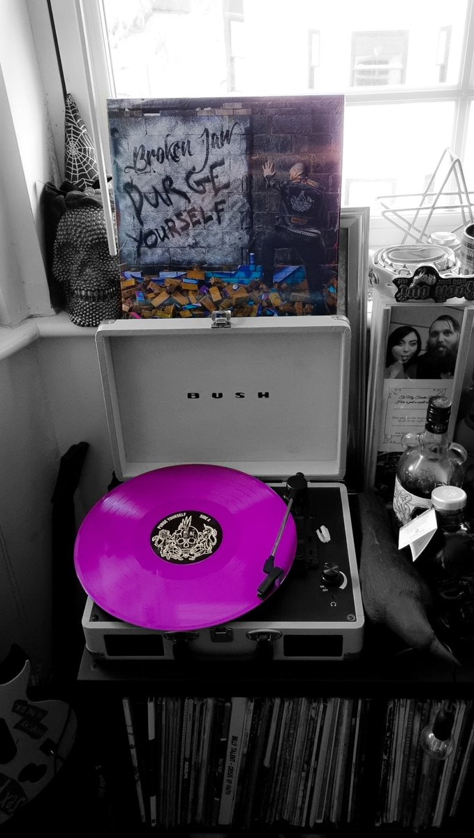 It's finally here!
@BrokenJawUK's debut album on limited edition vinyl & I couldn't be prouder -:D

They'll be shipped out very soon & I can't wait to see them in people's hands & on their record players!

@samrobaston @JVBrokenJaw @evilriver @mrsevilriver #bjparty #Punk #Metal