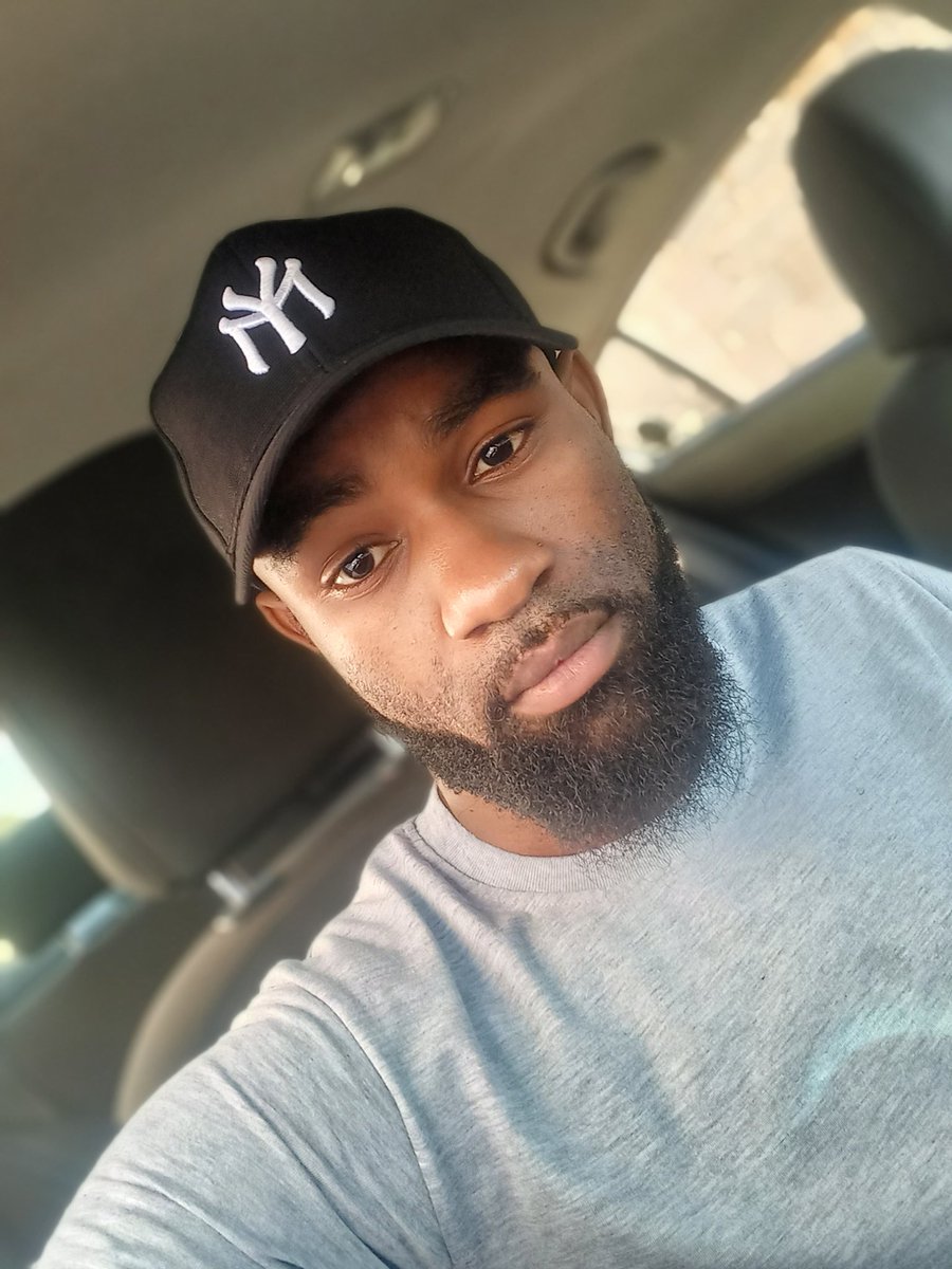 Arnold_jujo9's tweet image. Post your pic wearing a cap

#capchallenge