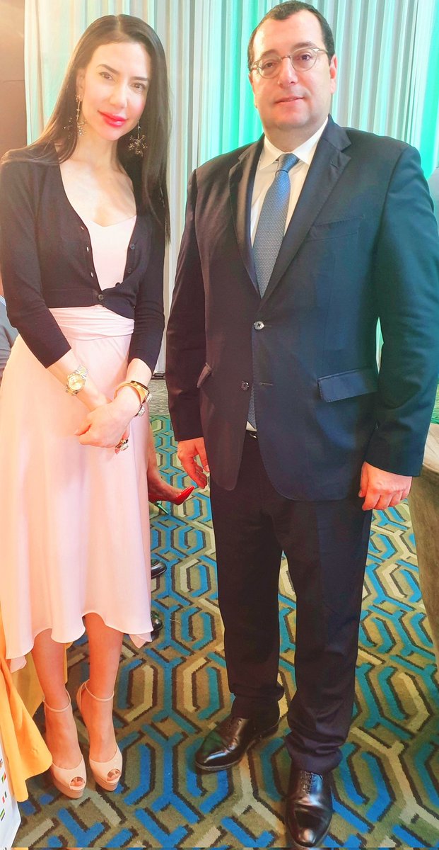 AlineYounes2's tweet image. Ravie d&apos;avoir reçu juste avant les fêtes le PDG #Liban-ais 🇱🇧 Farid Chedid d&apos;#ASCOMA, premier réseau de courtage d&apos;assurance en #Afrique subsaharienne. Sa visite au #Gabon 🇬🇦 fut pour la commémoration du 30ème anniversaire de la Conférence Interafricaine des Marchés d&apos;Assurances