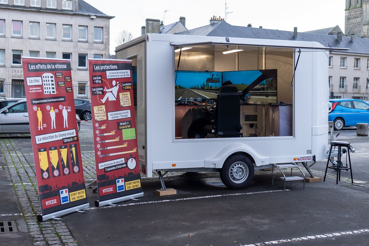 Majdep50's tweet image. Sécurité sur nos routes départementales : Le nouveau #simulateur de #conduite de véhicule léger, en partenariat avec Groupama et l'association Animation Route 50 a été inauguré en présence d'@AdeleHommet, vice-présidente de @LaManche50. #SécuritéRoutière