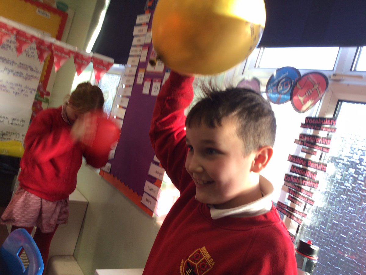 TigerClass1's tweet photo. During the spring term we are learning about electricity in science! This week, we created our own static electricity ⚡️😀 #ScienceWJS https://t.co/GHS249hgTj