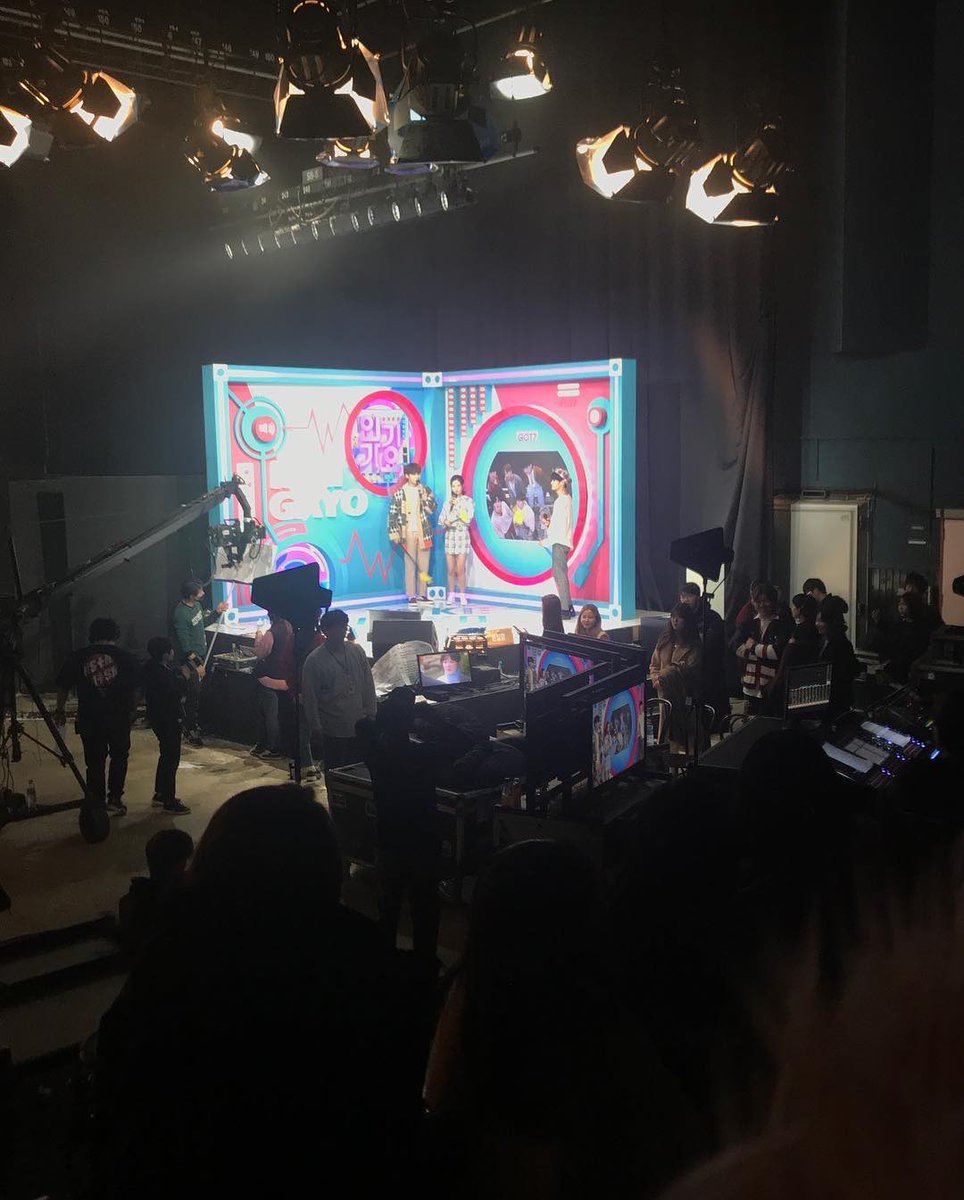 amberr618's tweet photo. every time i watch music shows i just remember this https://t.co/uSTo3jeUZS