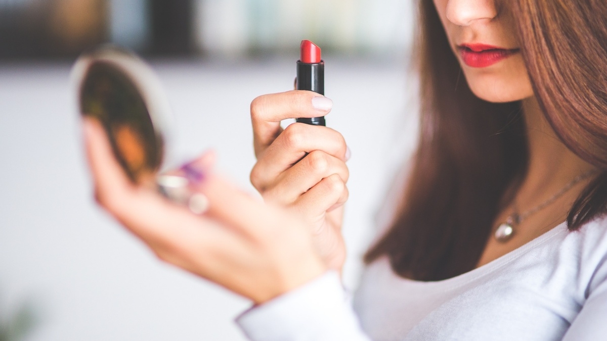 EuroCIS (@eurocis) on Twitter photo 💄Making #beauty more inclusive: That’s what <a href="/EsteeLauder/">Estée Lauder</a> are doing with their new #app. A #VoiceEnabled makeup assistant helps #VisuallyImpaired users apply #makeup.
➡️ Learn more: sohub.io/cg47
#BeautyIndustry #Cosmetics #VoiceAssistant #AugmentedReality #AR #AI 💄Making #beauty more inclusive: That’s what <a href="/EsteeLauder/">Estée Lauder</a> are doing with their new #app. A #VoiceEnabled makeup assistant helps #VisuallyImpaired users apply #makeup.
➡️ Learn more: sohub.io/cg47
#BeautyIndustry #Cosmetics #VoiceAssistant #AugmentedReality #AR #AI