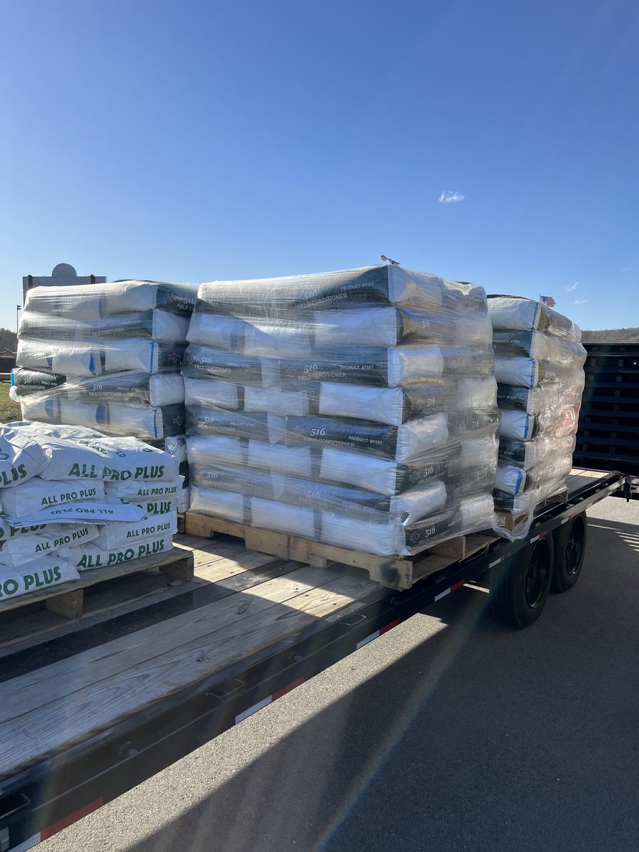 C_Zurcher's tweet photo. Thanks to @BaseballOakdale and @jr_voyles Another delivered load of @Turfaceproducts #springtimesports https://t.co/rp5aoiwWtb