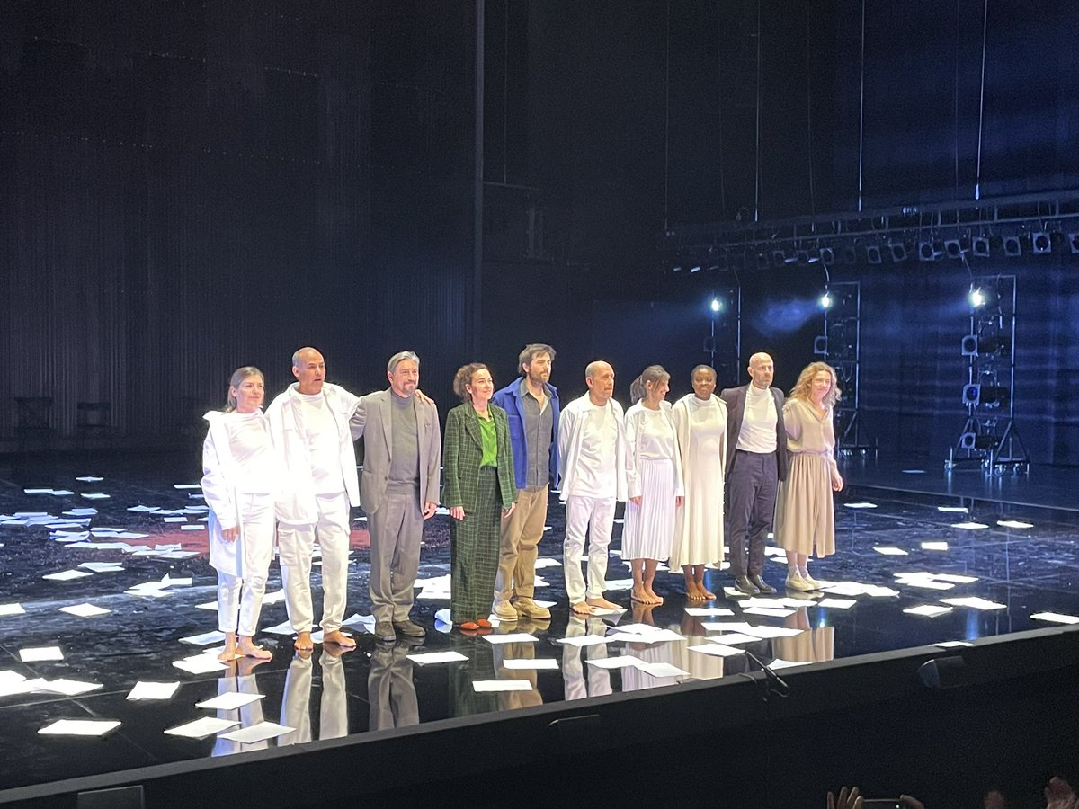 Magnífica ‘Terra Baixa’ al <a href="/teatrenacional/">TNC</a> dirigida per Carme Portaceli . Bona mirada de <a href="/PabloLeyF/">Pablo Ley</a> i magnífica interpretació dels actors i les actrus. Quan el teatre sintetitza la vida i es fa art!