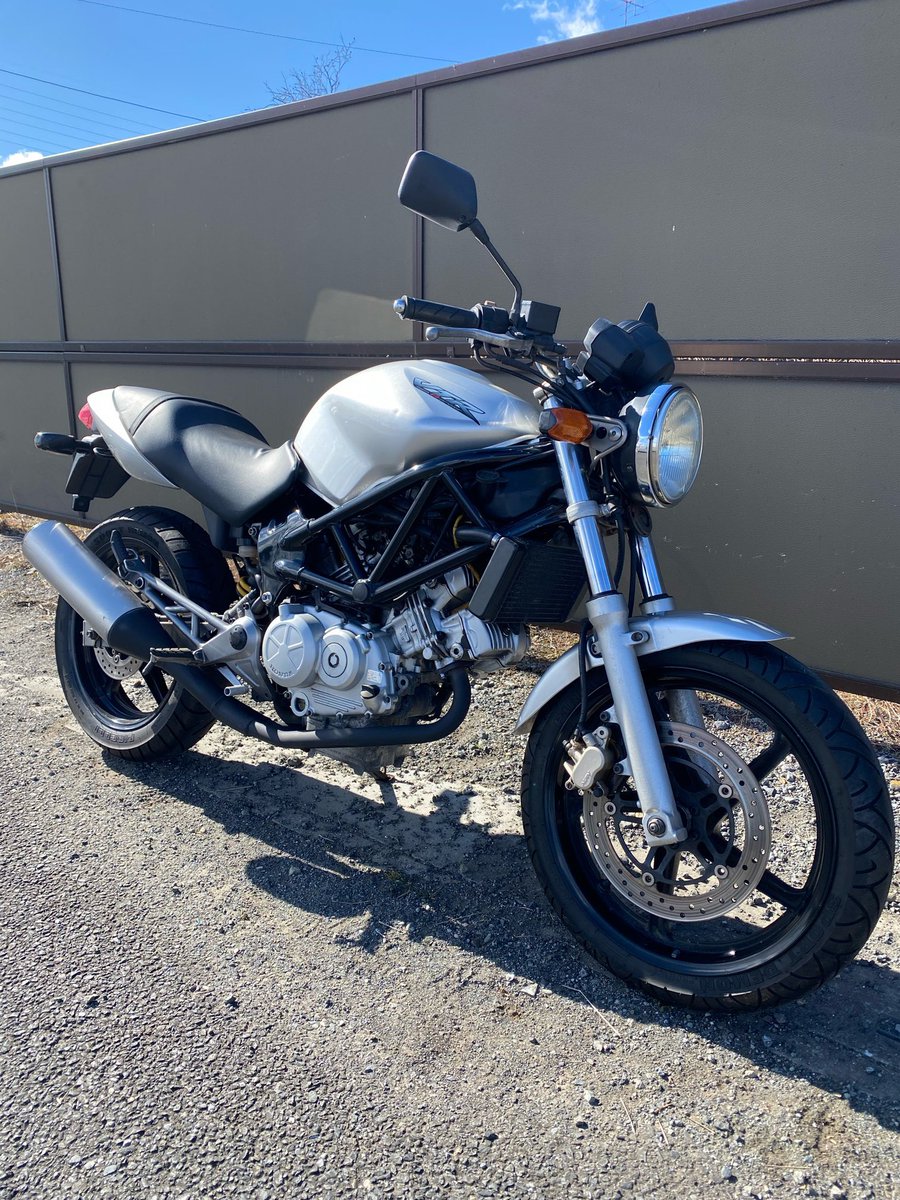 こいつは俺の伸びてるツイートほとんどに引用RTしてバイク探しをして