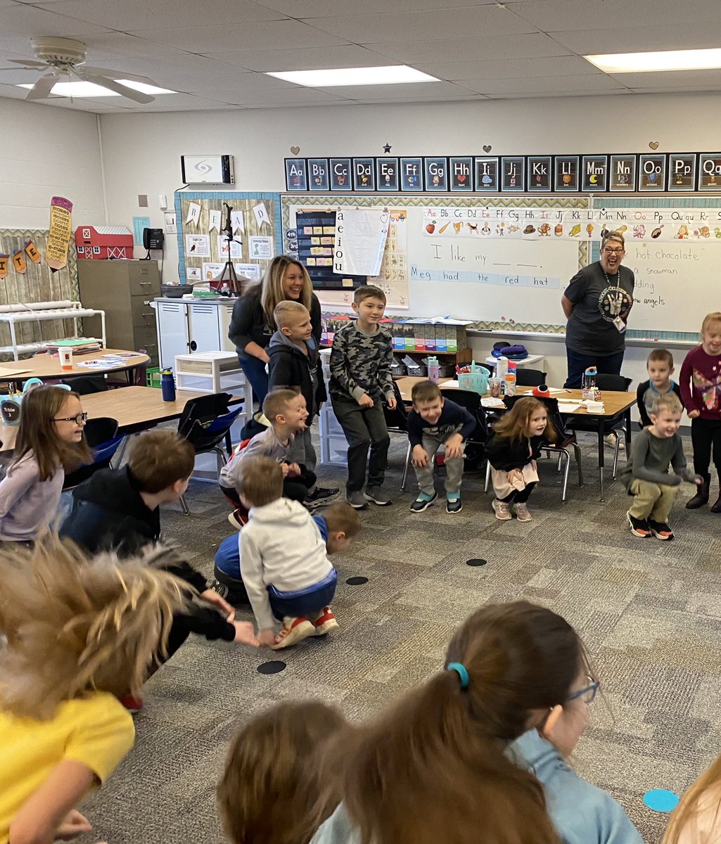 awlswa's tweet image. Morning meeting with our kindergarten and third grade Buddy classrooms! #PBIS @responsiveclass #BuildingFriendships