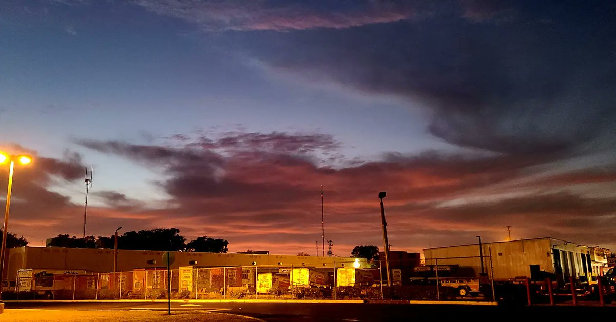 GessnerREAgent's tweet image. #sunrisethismorning Gorgeous start to the day Happy Friday Y'all !! #Followthepinkcar #TGIF
