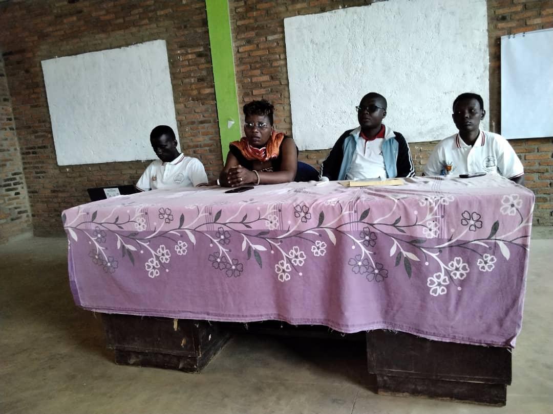 RutanaProvince's tweet photo. #Burundi Ibanki y'urwaruka BIJE yasiguriye urwaruka rurongoye urundi rwo muntara ya Rutana,uko iyobanki ikora nuko bokwitunganiriza imigambi bakaronka ingurane.Ivyobikorwa bikaba vyari bihagarariwe numuhanuzi wa Buramatari muvyo ajejwe harimwo imibano
@KwaNtare 
@MininterInfosBi https://t.co/ViYwpkoe1G