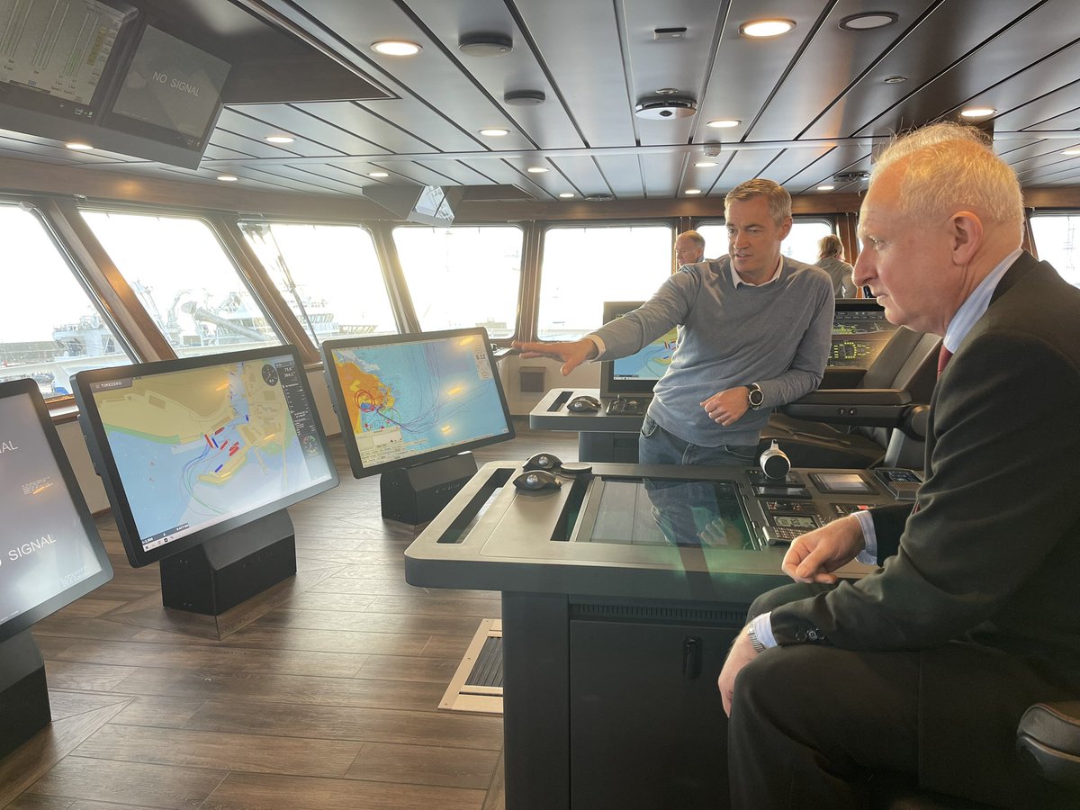 Privilege to help <a href="/sff_uk/">SFF</a> host <a href="/DanielZeichner/">Daniel Zeichner</a> in Peterhead today. Thanks to <a href="/PeterheadPort/">Peterhead Port Authority</a> and #Artemis for having us.