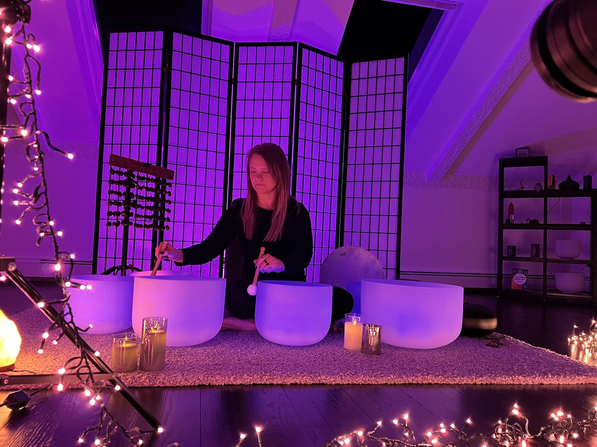 lithiumcan's tweet photo. #bts Just finished up a great night of filming with @briankingnyc 🎥. New content drop coming soon! ✨

#soundbath #soundhealing #soundjourney 
#singingbowls #meditation #coaching #healing https://t.co/CvdVYw0Kog