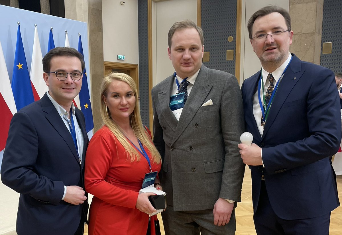 SlawekMazurek's tweet photo. Dobrze było spotkać się na żywo #TweetUpKPRM https://t.co/3dCox3Ui2Z