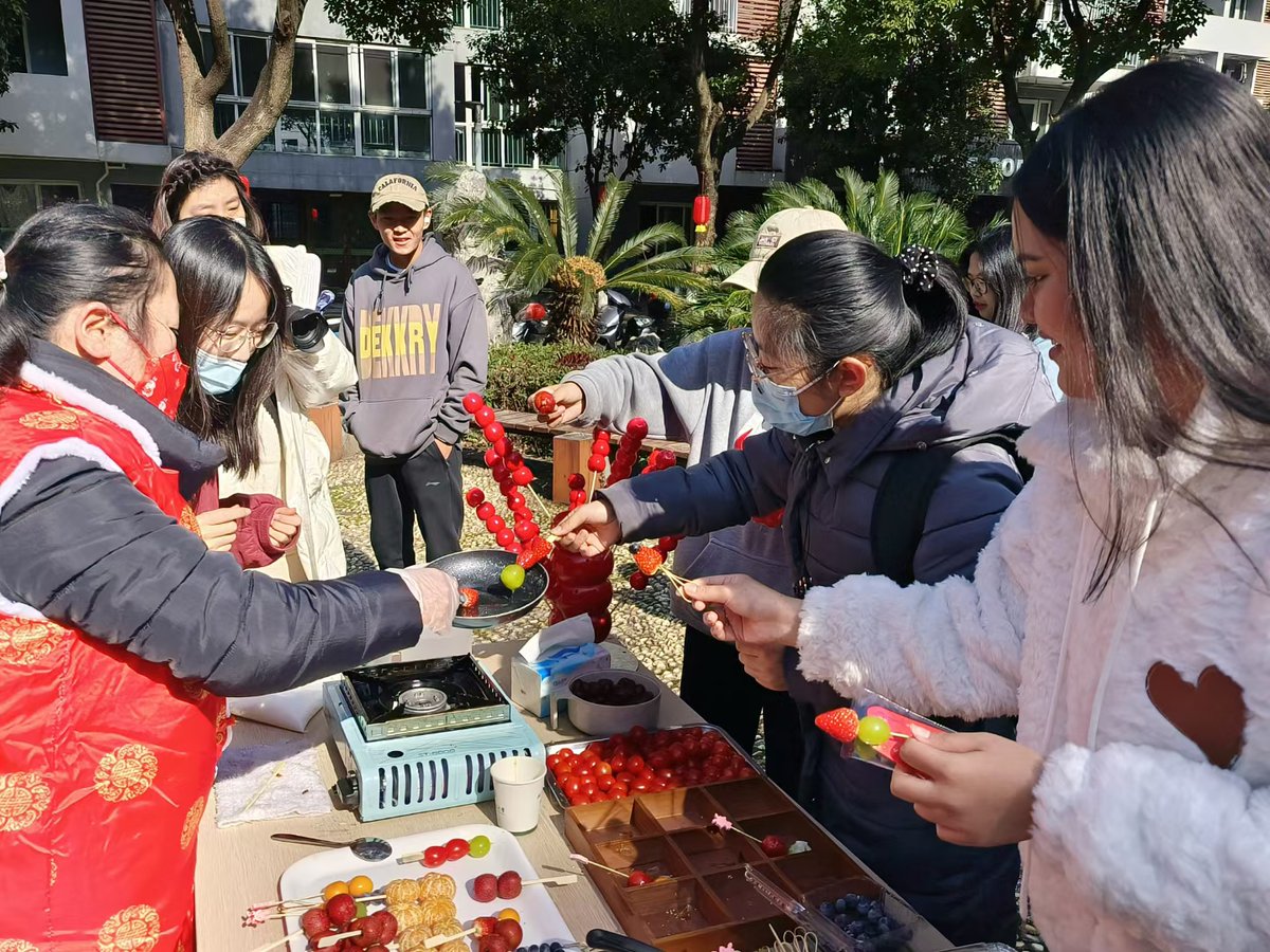 "I'm feeling at home." This is what international students say at ZJNU. Spring Festival is the most important and special festival for Chinese people. We hope that our international students can experience Chinese traditional culture and happiness and unity like a family at ZJNU.