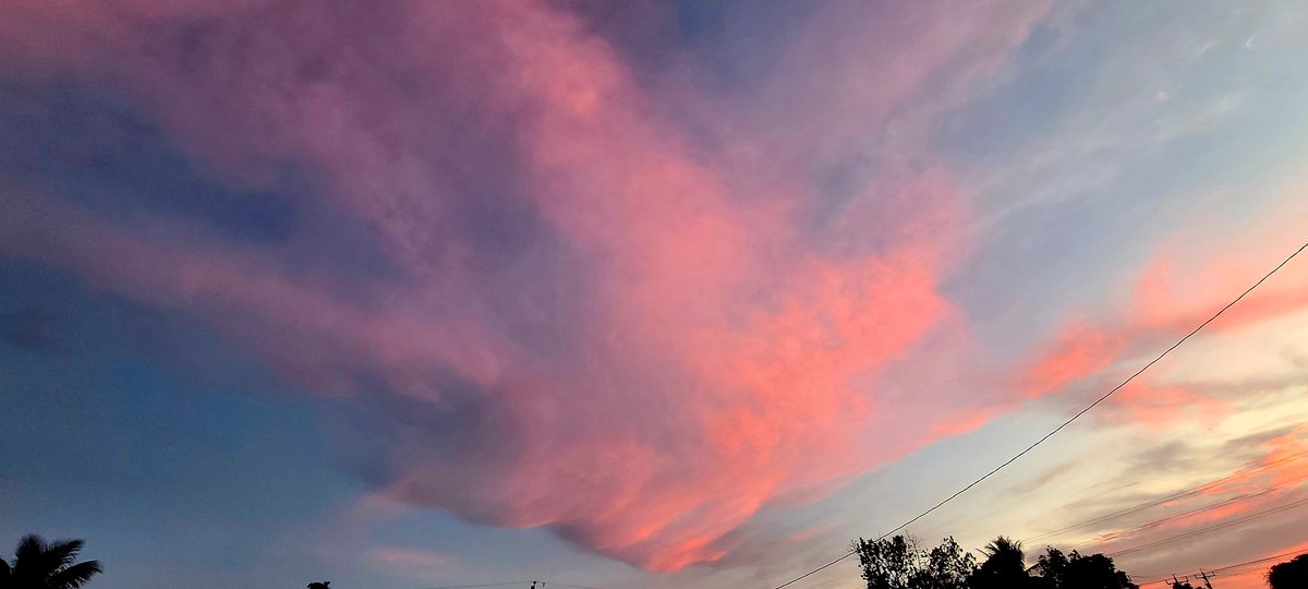 GessnerREAgent's tweet image. #sunrisethismorning Gorgeous start to the day Happy Friday Y'all !! #Followthepinkcar #TGIF