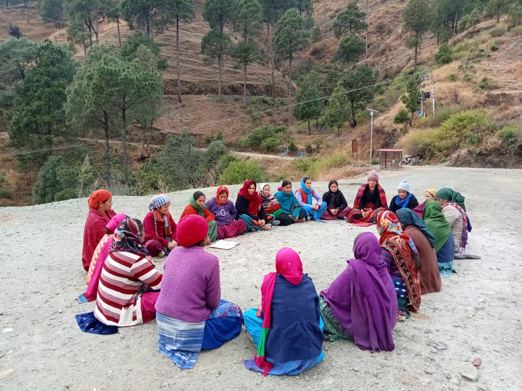 NrlmDunda's tweet photo. A #SHG(NRLM)  meeting at village level in #Dunda  block #Uttarkashi facilitatied by #NRLM #cader 
@basava_ias 
@CdoUttarkashi
 @REAPUttarkashi @USRLMUTTARKASHI 
@USRLM https://t.co/MDaTn2IgTm