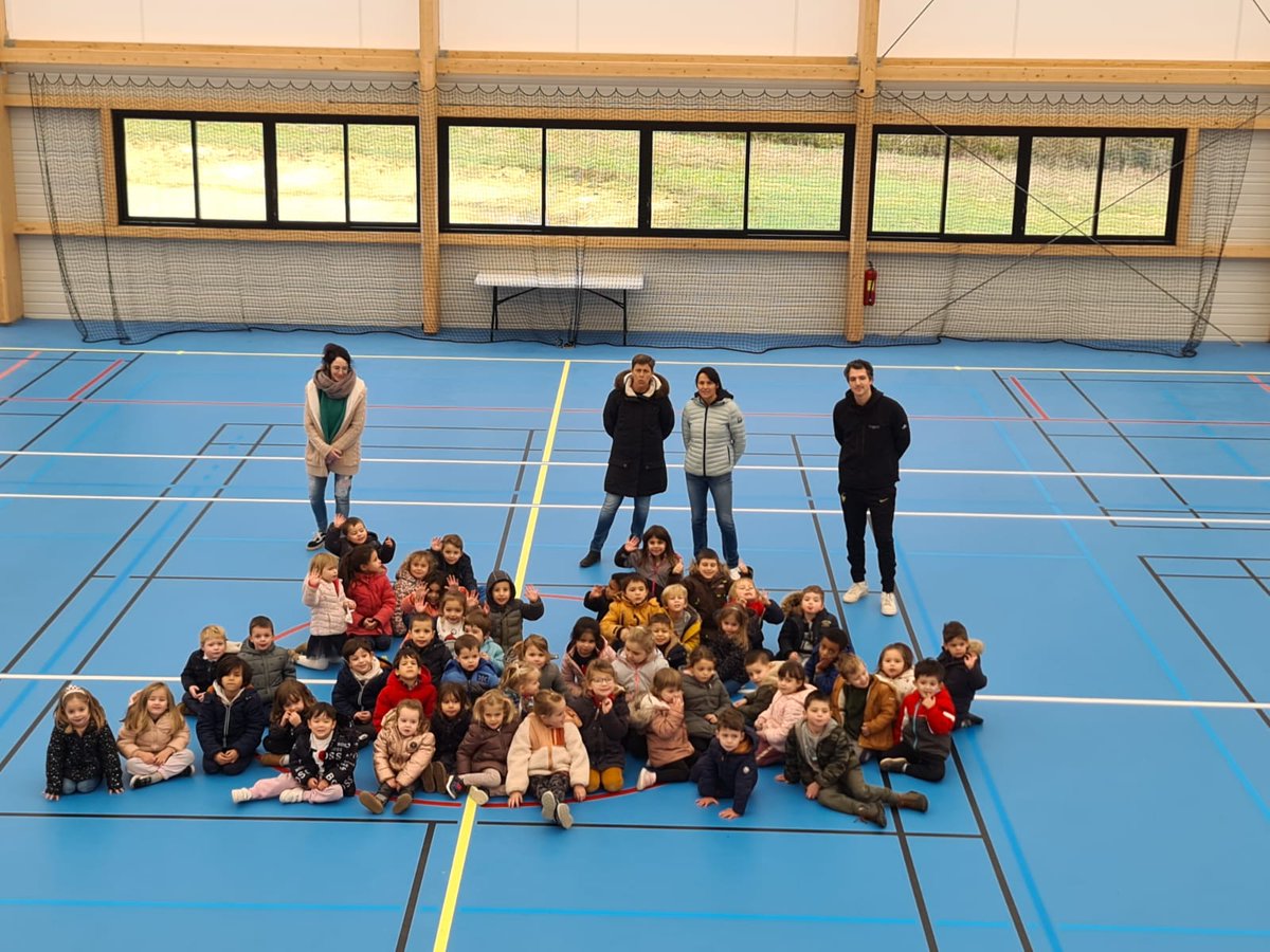 USEPgers's tweet photo. Pour bien terminer la semaine, retour sur la rencontre #MaternelleEntreEnJeu d'aujourd'hui à St Clar. Au programme : jeux d'opposition et découverte des rôles sociaux pour une cinquantaine de petits #usepiens 🤸♀️🤝🤼
@CrusepO @usepnationale https://t.co/rtoQfC5Zm9