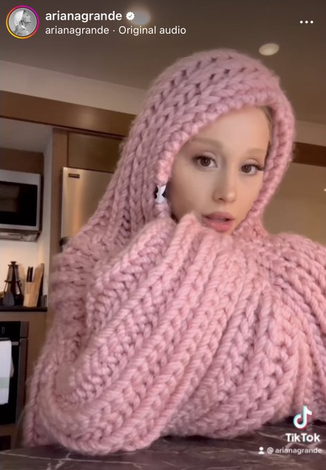 My clit when I see a boy wearing a Magen David necklace https://t.co/9J6loxR5IB<a href="/tag/slay"class="tags"><span>#slay</span></a>