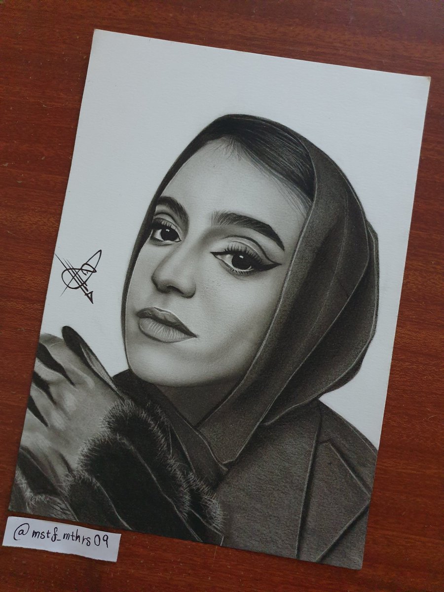 Mstf_mthrs09's tweet photo. بورتريه جديد بالفحم للفنانة زينة 🎨
Hope yall like it 🖤 https://t.co/PIybljPzsT