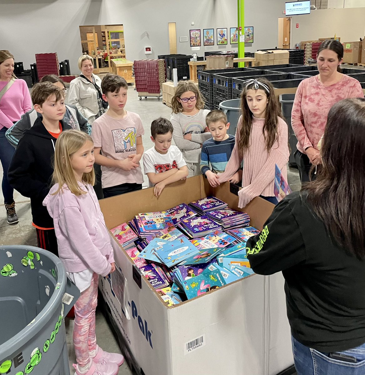 Ms_Mo_Reilly's tweet photo. Little before and after from our off campus event last night @berniesbookbank! Kids and parents worked hard to promote #bookequity in #underservedcommunities #rileyspin #socialactivism #21learns #lovewhatyoudo https://t.co/6MG1evlL2h