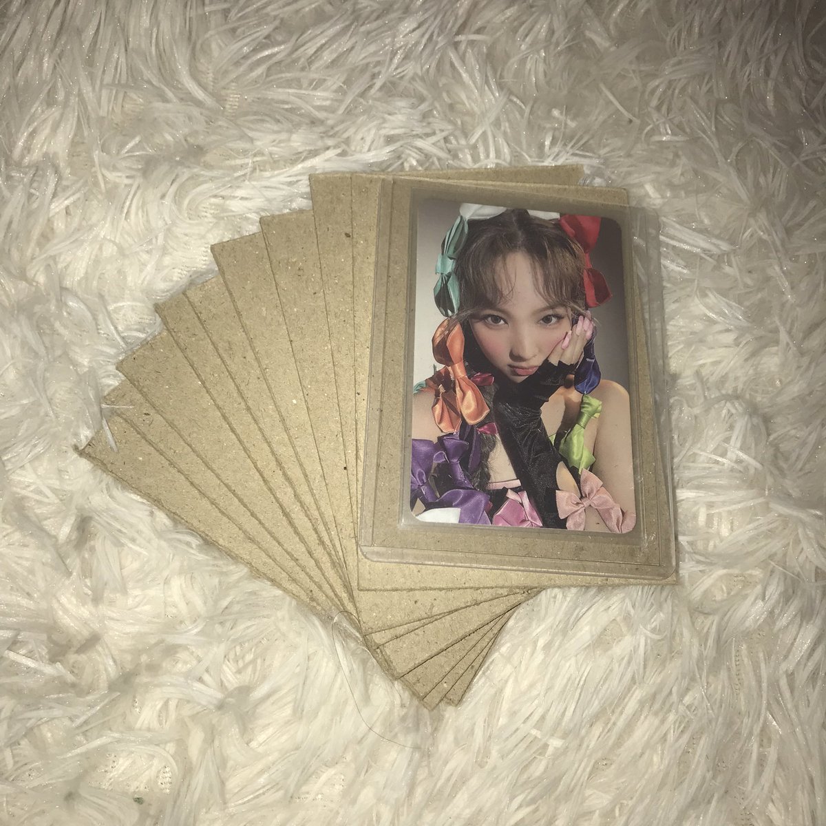 yjwlamb's tweet photo. wts lfb #gaeilsells

P32 — chipboard for photocard packaging ￼[10pcs] 3 x 4 ¼ inches 1280gsm 

- mint condition (unused)
- can ship tomorrow
- no need to pay for pf https://t.co/LkwDGOSzmU