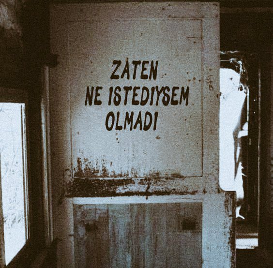 Zaten herkes sığdı biz sığmadık dünyaya