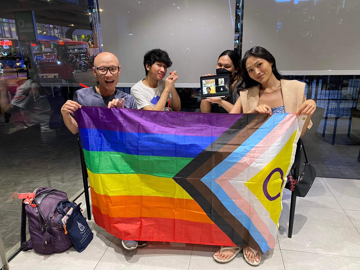 ChaitedSirisak's tweet photo. ประชุมต่อไม่รอละนะ
ประชุม เตรียมงาน กับ กลุ่ม Young LGBTIQANs+ ภาคกลาง
พลังคนรุ่นใหม่ พลังแห่งอนาคต
ณ Bangkok Thailand
#YoungPrideClub #YoungTransClub
#YoungLGBTIQANs
#YoungTrans #LGBTIQANs+ #LGBTQ+ #Pride #HumanRightsDefender @youngprideclub https://t.co/iJ0wus2b3O