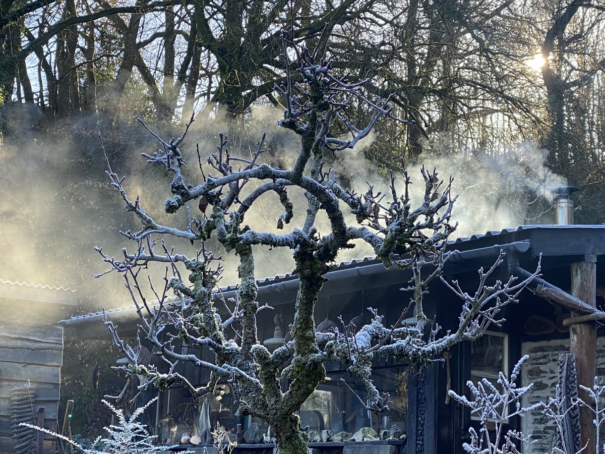 michael_fairfax's tweet photo. Winter scenes smoke rising from my studios wood burner https://t.co/xH0FMm102L