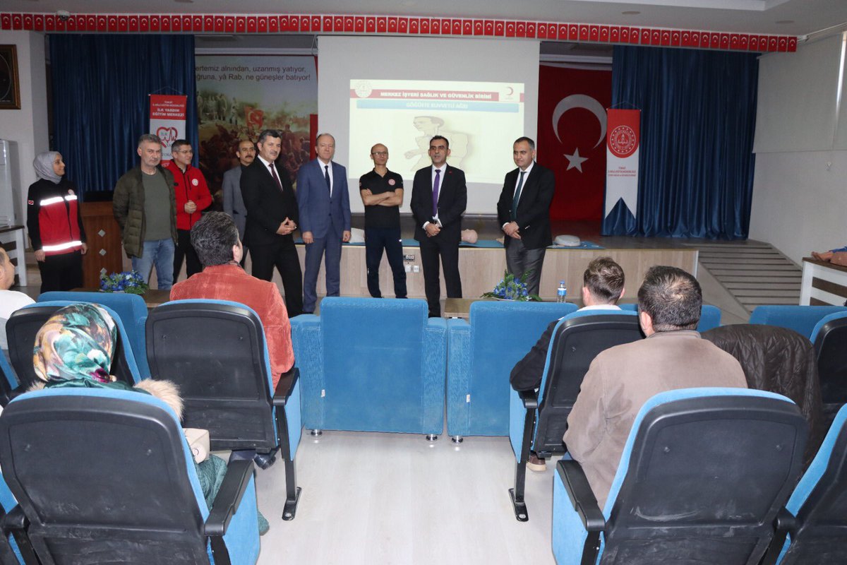 Bakanlığımız DHGM Sayın Levent Özil, ÖYGGM Sayın Cevdet VURAL, İl Milli Eğitim Müdürümüz Sayın Ahmet ÖZDEMİR İlk Yardım Eğitim Merkezini ziyaret ederek çalışmalar hakkında bilgi aldılar. <a href="/tcmeb/">Millî Eğitim Bakanlığı</a> <a href="/OzilLevent/">Dr. Levent Özil🇹🇷🇹🇷🇹🇷</a> <a href="/ahmetozdemirmem/">Ahmet Özdemir</a> <a href="/meb_dhgm/">Destek Hizmetleri Genel Müdürlüğü</a>