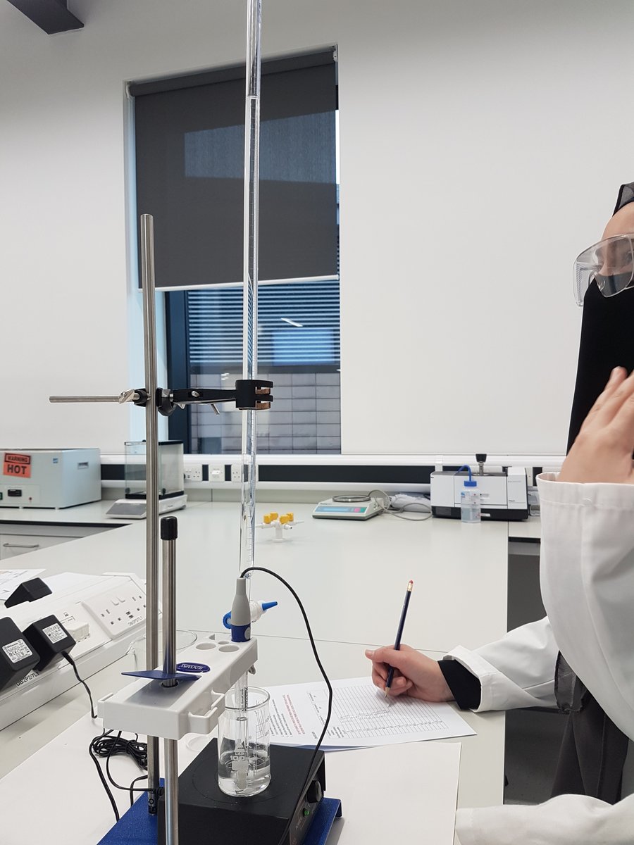 RidaSchools's tweet image. Year 10 students carrying out Acid-Base titrations @HuddersfieldUni 
#futurechemists #STEM #gcses2022 #Huddersfield #unilife #preparingforthefuture #medicine #doctor #science #scientists #innovation