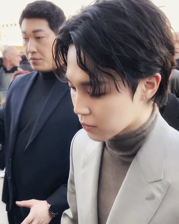 JAMJAMPICS's tweet photo. THATS FACE OF DIOR JIMIN https://t.co/HXiOVaMVSZ