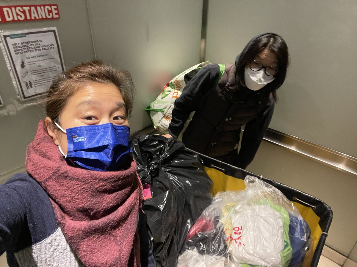 susanleenyc's tweet photo. Our community came together collectively to help asylum seekers at 231 Grand St. The 2 day necessities drive, @alliance_cpb collected over 20,000 articles of clothing, school supplies &amp; toiletries. We couldn’t have done it without the generosity of our friends and neighbors. https://t.co/Y2o6kwuVtD