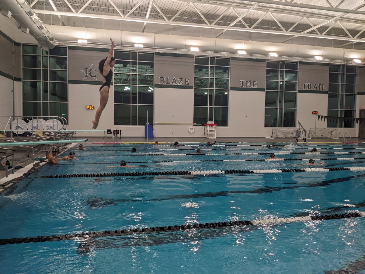 ICHS_Aquatics's tweet photo. This morning was our last practice before the District 11-4A Championship meet! These swimmers and divers have worked incredibly hard all season!  They are ready to swim fast and #blazethetrail tomorrow! @IowaColonyHS @ICHSBOOSTER https://t.co/08XaubyzqN