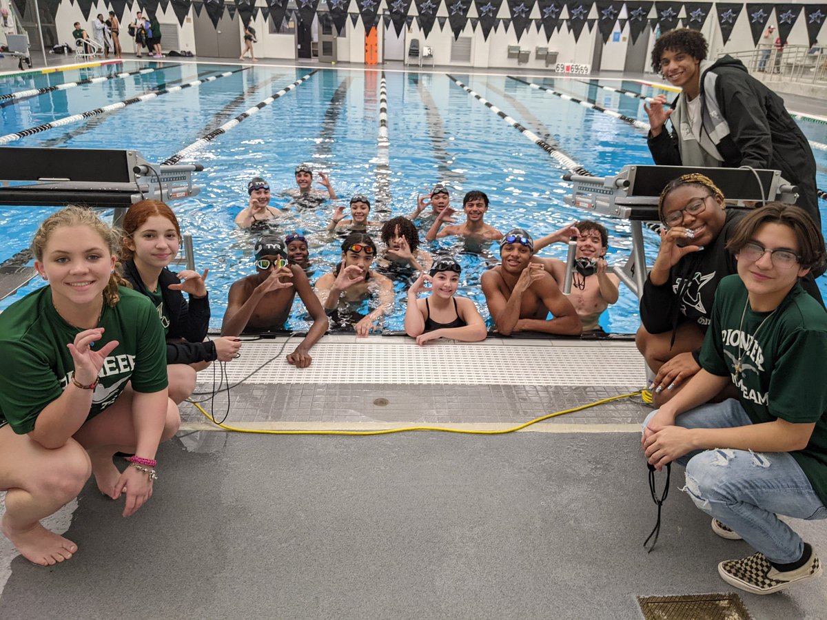 ICHS_Aquatics's tweet photo. This morning was our last practice before the District 11-4A Championship meet! These swimmers and divers have worked incredibly hard all season!  They are ready to swim fast and #blazethetrail tomorrow! @IowaColonyHS @ICHSBOOSTER https://t.co/08XaubyzqN