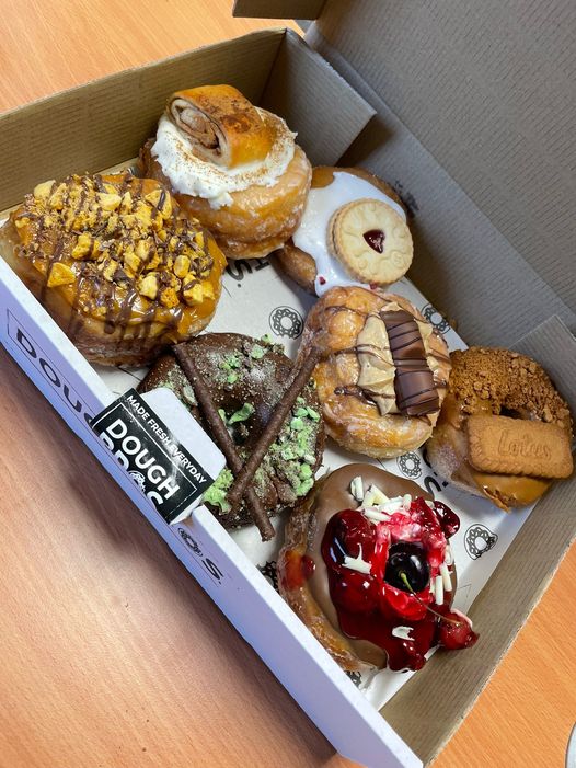 WalpoleDunn's tweet photo. Yesterday, #TeamWD was celebrating more exam success, with Simon passing his first #ACCA exam!
Of course, we couldn't celebrate without a treat from our friends at Dough Bros. - delicious as always😋! https://t.co/DdYPd0ERQM